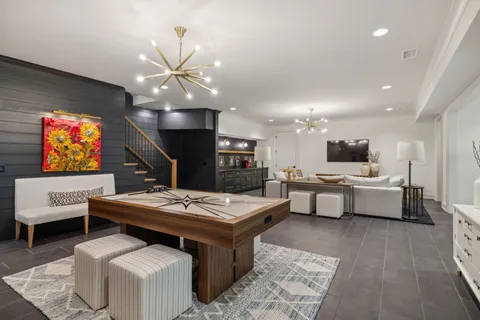 a view of a front of house with a yard