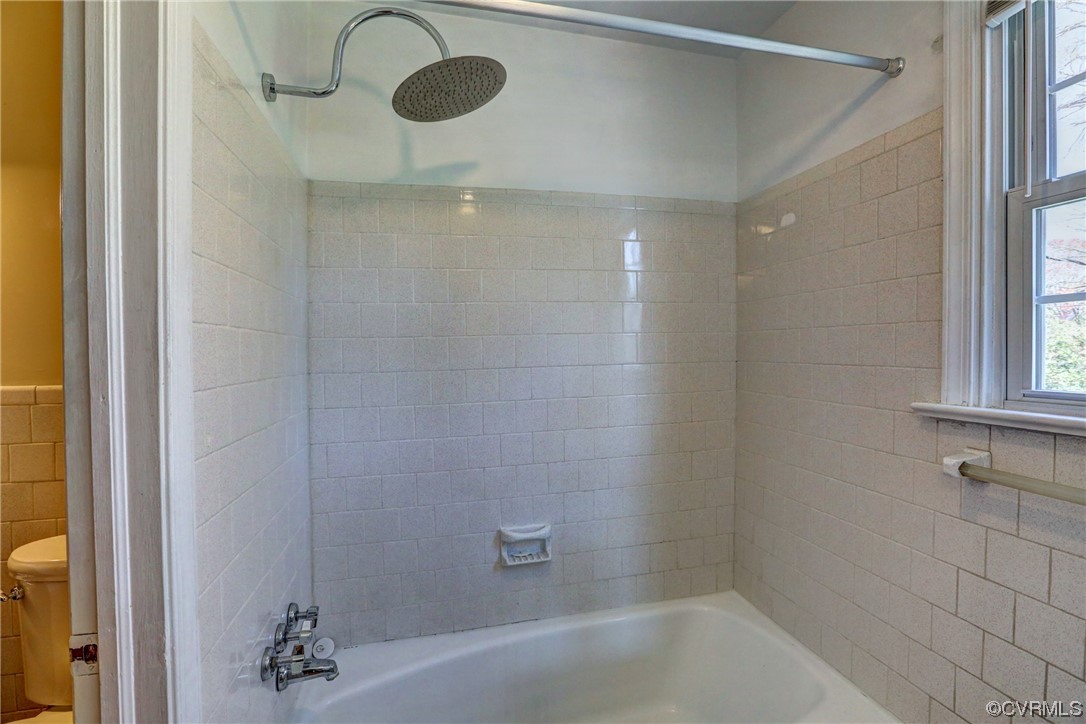 8207 Colebrook Road Richmond, VA 23227 - Photo 21 of 35 a bathroom with a shower