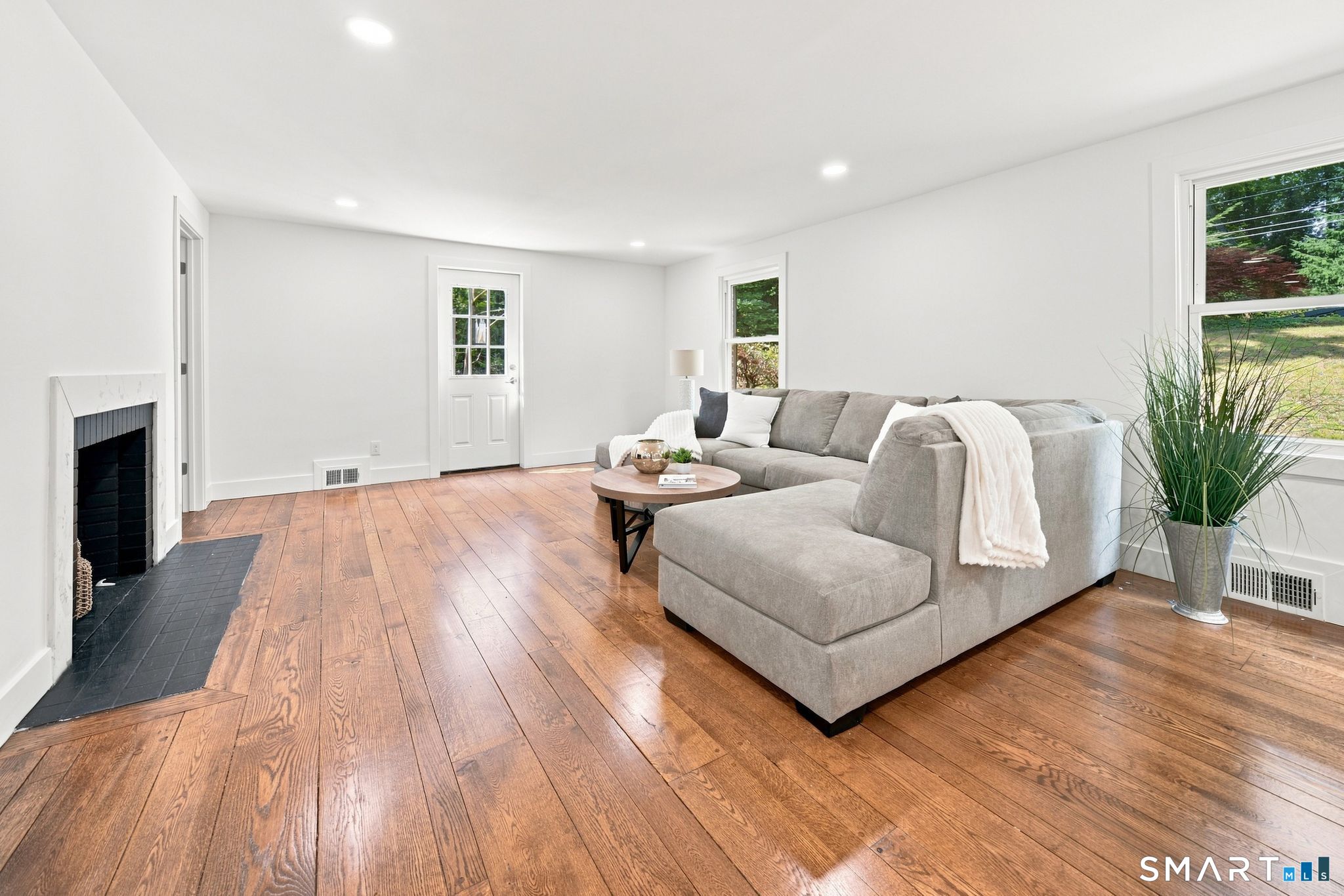87 Kenmore Road Bloomfield, CT 06002 - Photo 11 of 40 Gallery Image 11