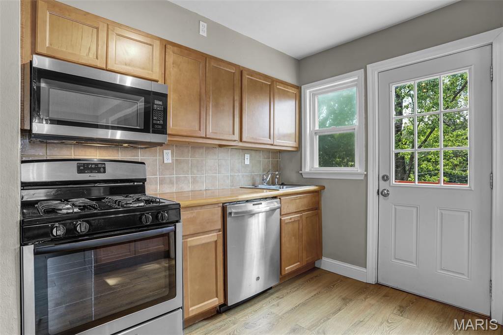 8540 Leith Avenue Berkeley, MO 63134 - Photo 12 of 32