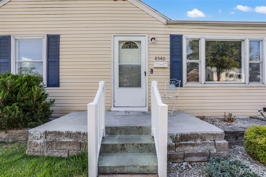 8540 Leith Avenue Berkeley, MO 63134 - Photo 3 of 32