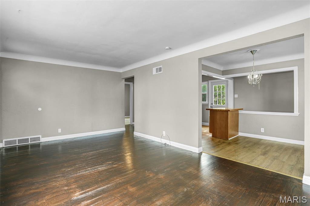 8540 Leith Avenue Berkeley, MO 63134 - Photo 7 of 32