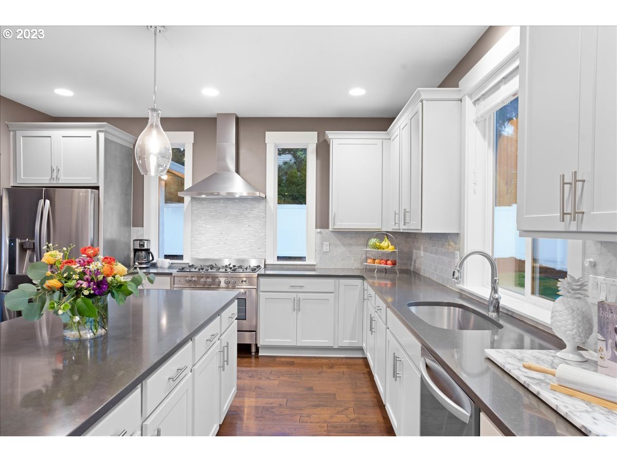 14010 Southeast King Road Happy Valley, OR 97086 - Photo 11 of 45 Kitchen
