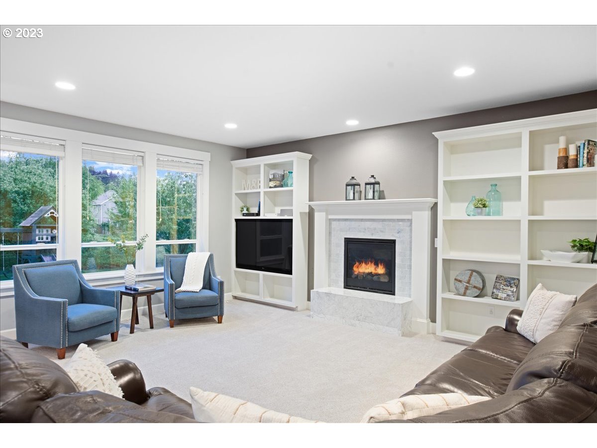 14010 Southeast King Road Happy Valley, OR 97086 - Photo 15 of 45 Living Room