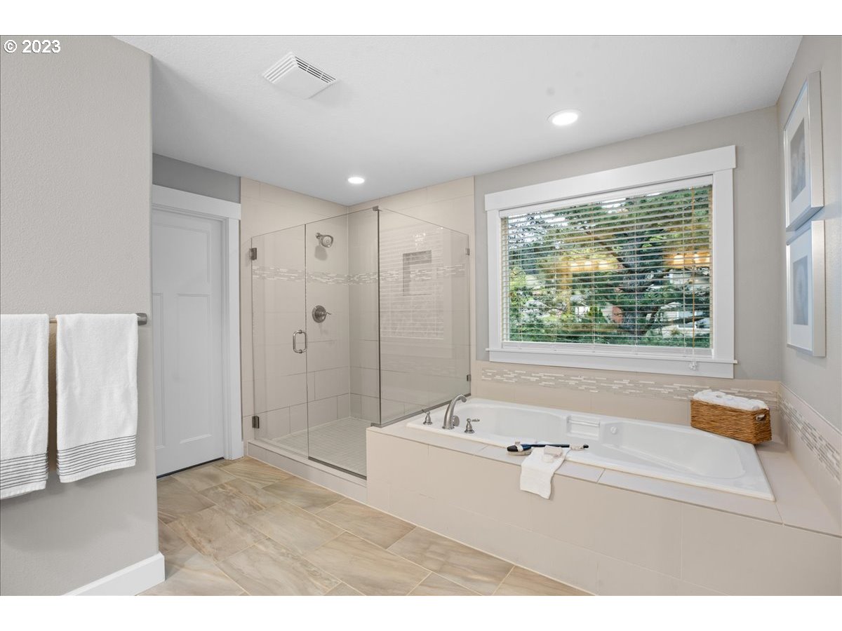 14010 Southeast King Road Happy Valley, OR 97086 - Photo 23 of 45 Bathroom, Attached
