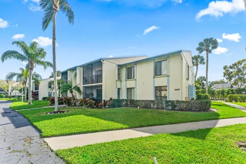 $197,000 | 1117 Green Pine Boulevard, Unit D2, West Palm Beach, FL 33409