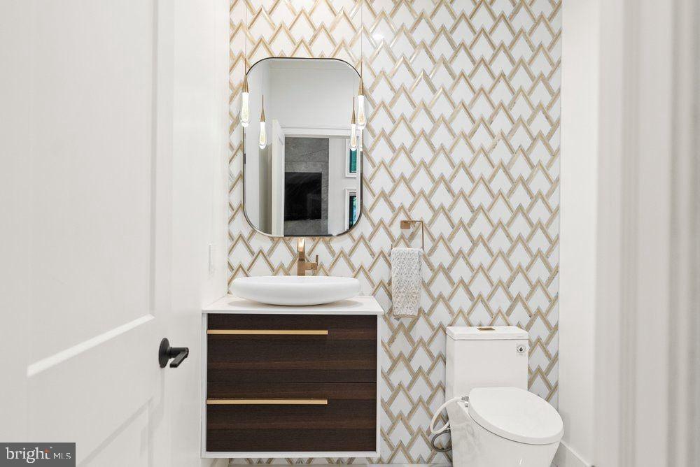 1102 Mill Ridge McLean, VA 22102 - Photo 17 of 48 Main Level half bath