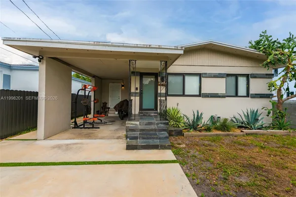 $3,000 | 2925 Northwest 11th Avenue, Unit FRONT, Miami, FL 33127