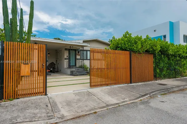 $3,000 | 2925 Northwest 11th Avenue, Unit FRONT, Miami, FL 33127