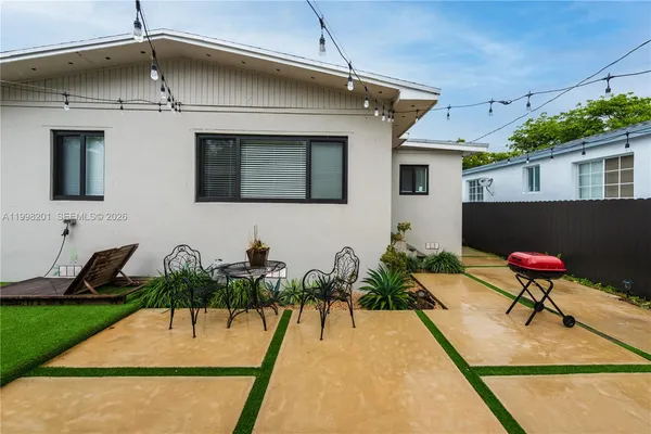 $3,000 | 2925 Northwest 11th Avenue, Unit FRONT, Miami, FL 33127