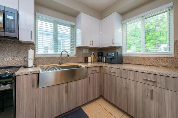 $3,000 | 2925 Northwest 11th Avenue, Unit FRONT, Miami, FL 33127