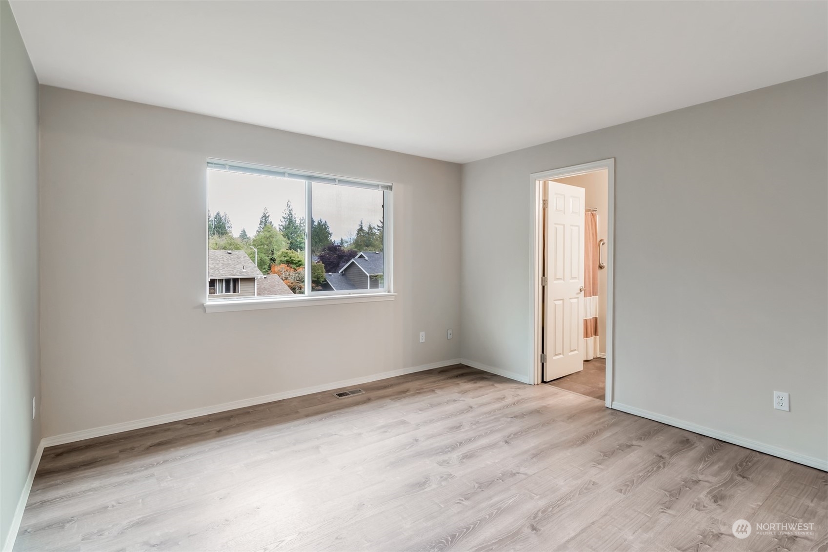 13197 Icicle Ridge Road Southeast Monroe, WA 98272 - Photo 14 of 25 an empty room with window