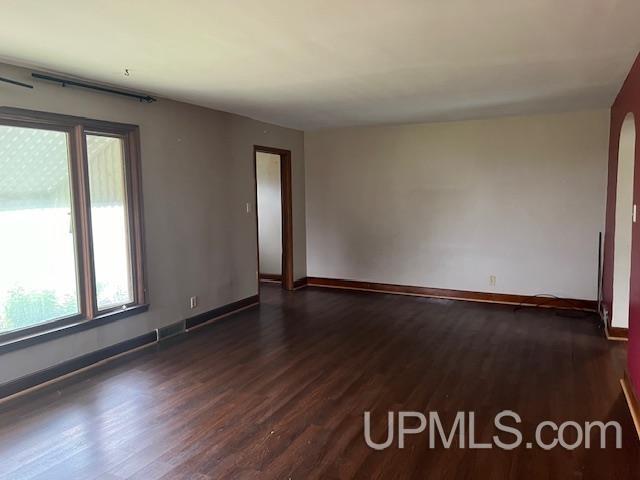 325 South Lincoln Road Escanaba, MI 49829 - Photo 6 of 39 Gallery Image 6