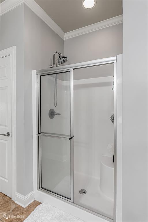 425 Kingston Road Benton, LA 71006 - Photo 21 of 35 a bathroom with a glass shower door