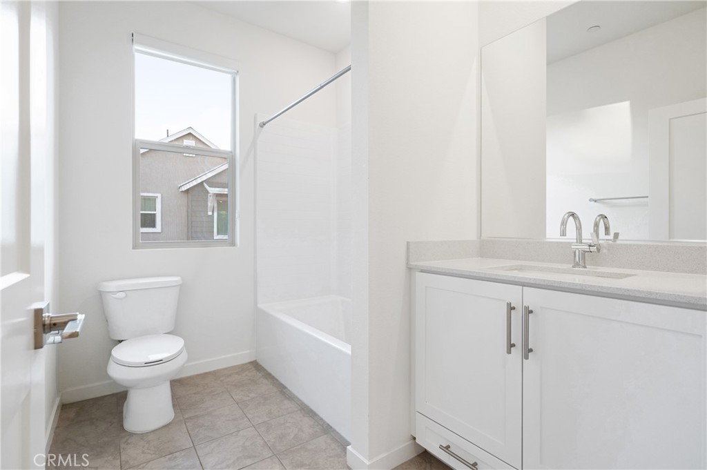 32040 Paseo Vienta San Juan Capistrano, CA 92675 - Photo 16 of 27 Master Toilet