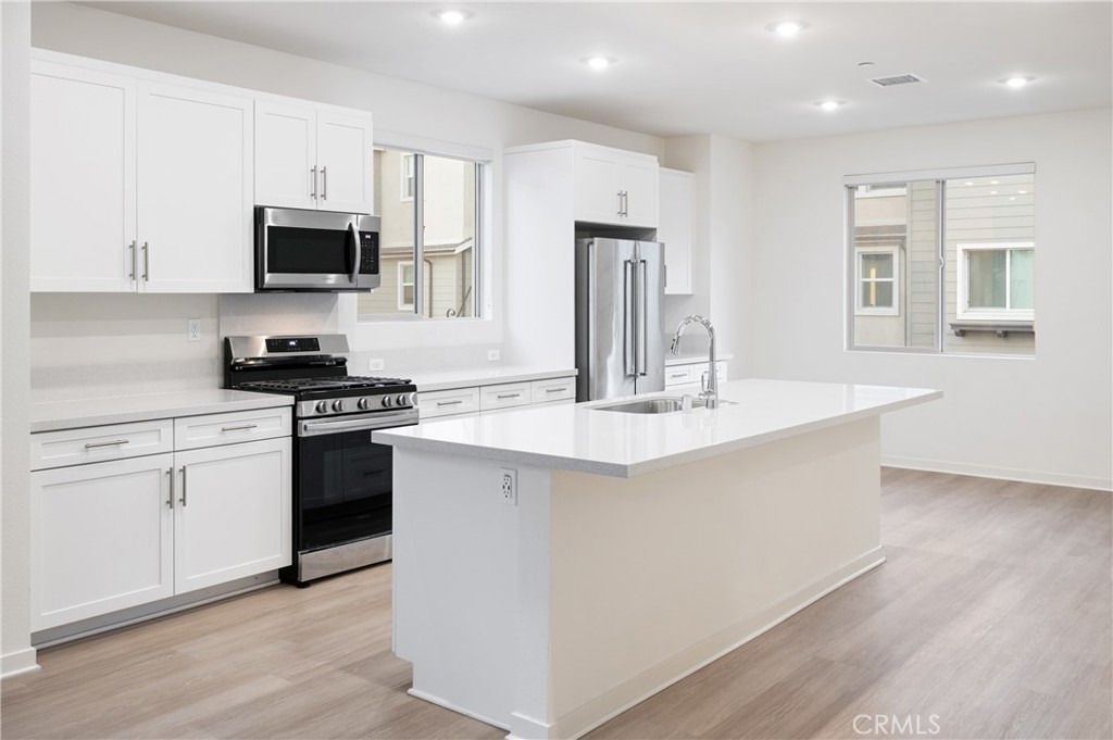 32040 Paseo Vienta San Juan Capistrano, CA 92675 - Photo 3 of 27 Kitchen