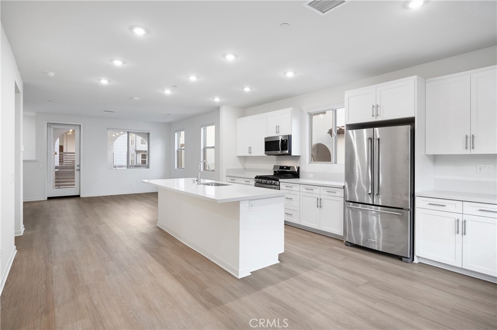 32040 Paseo Vienta San Juan Capistrano, CA 92675 - Photo 5 of 27 Kitchen