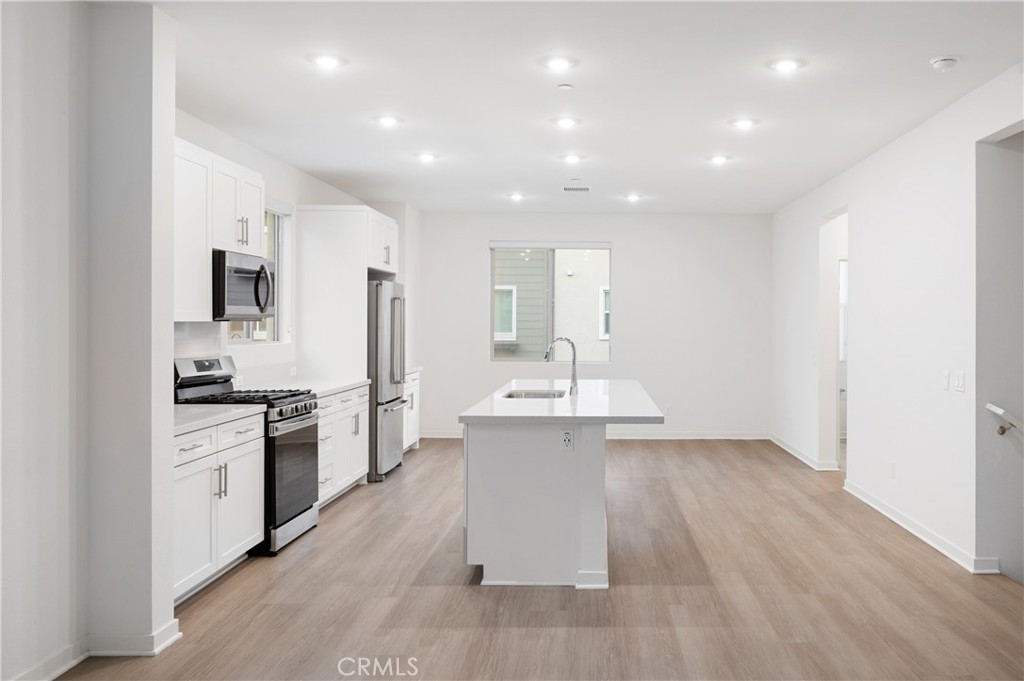 32040 Paseo Vienta San Juan Capistrano, CA 92675 - Photo 7 of 27 Kitchen