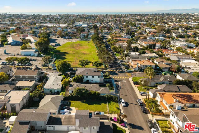 $4,000 | 1406 17th Street, Manhattan Beach, CA 90266