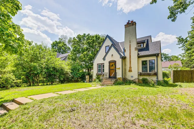 $380,000 | 3807 Hubbard Avenue North, Robbinsdale, MN 55422