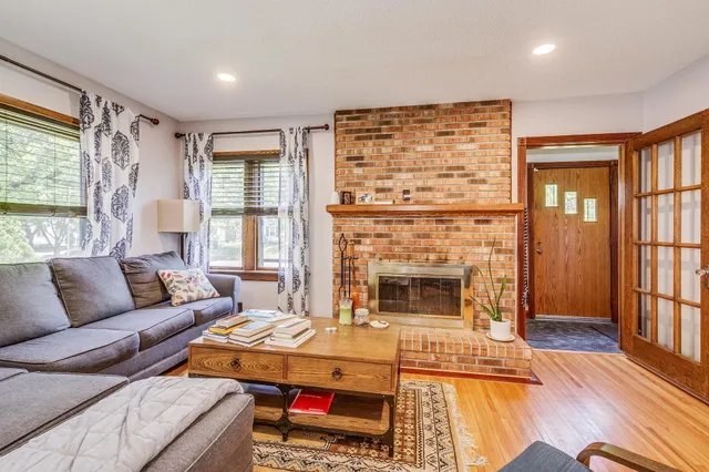 $380,000 | 3807 Hubbard Avenue North, Robbinsdale, MN 55422