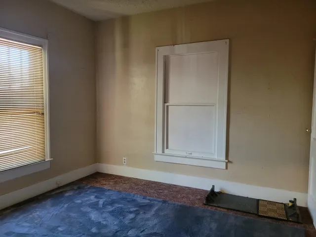 $47,000 | 1014 North 1st Street, Arkansas City, KS 67005