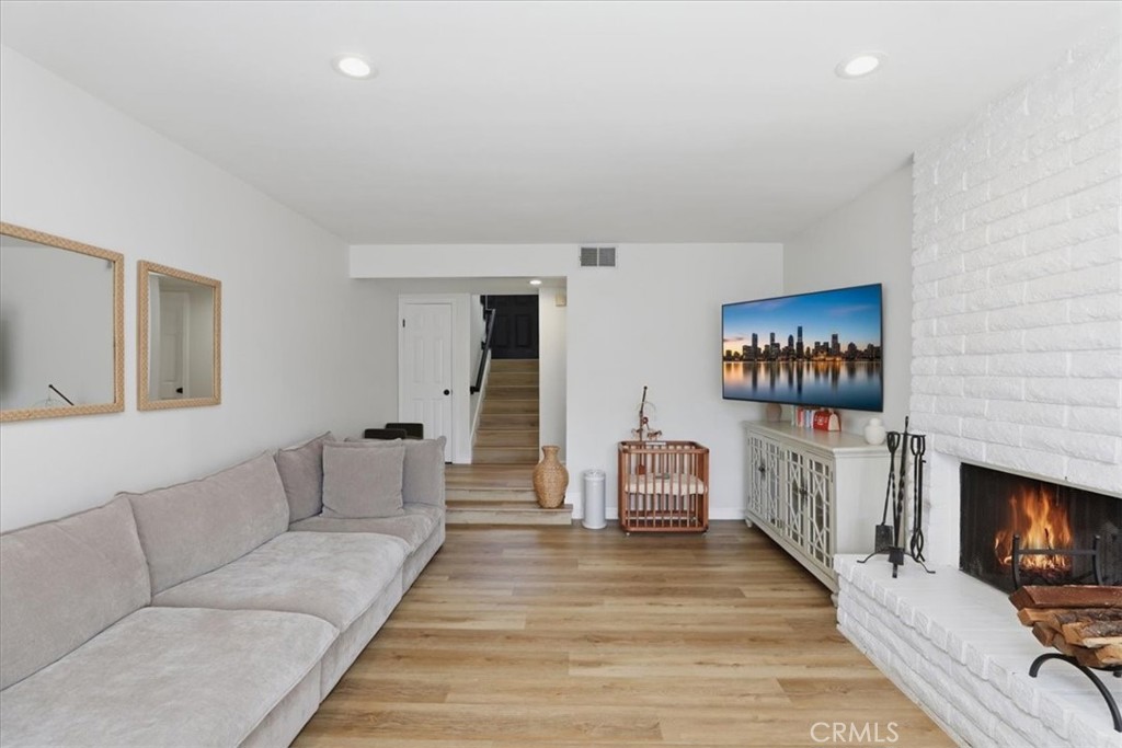 2272 El Capitan Drive Riverside, CA 92506 - Photo 5 of 33 Living Room