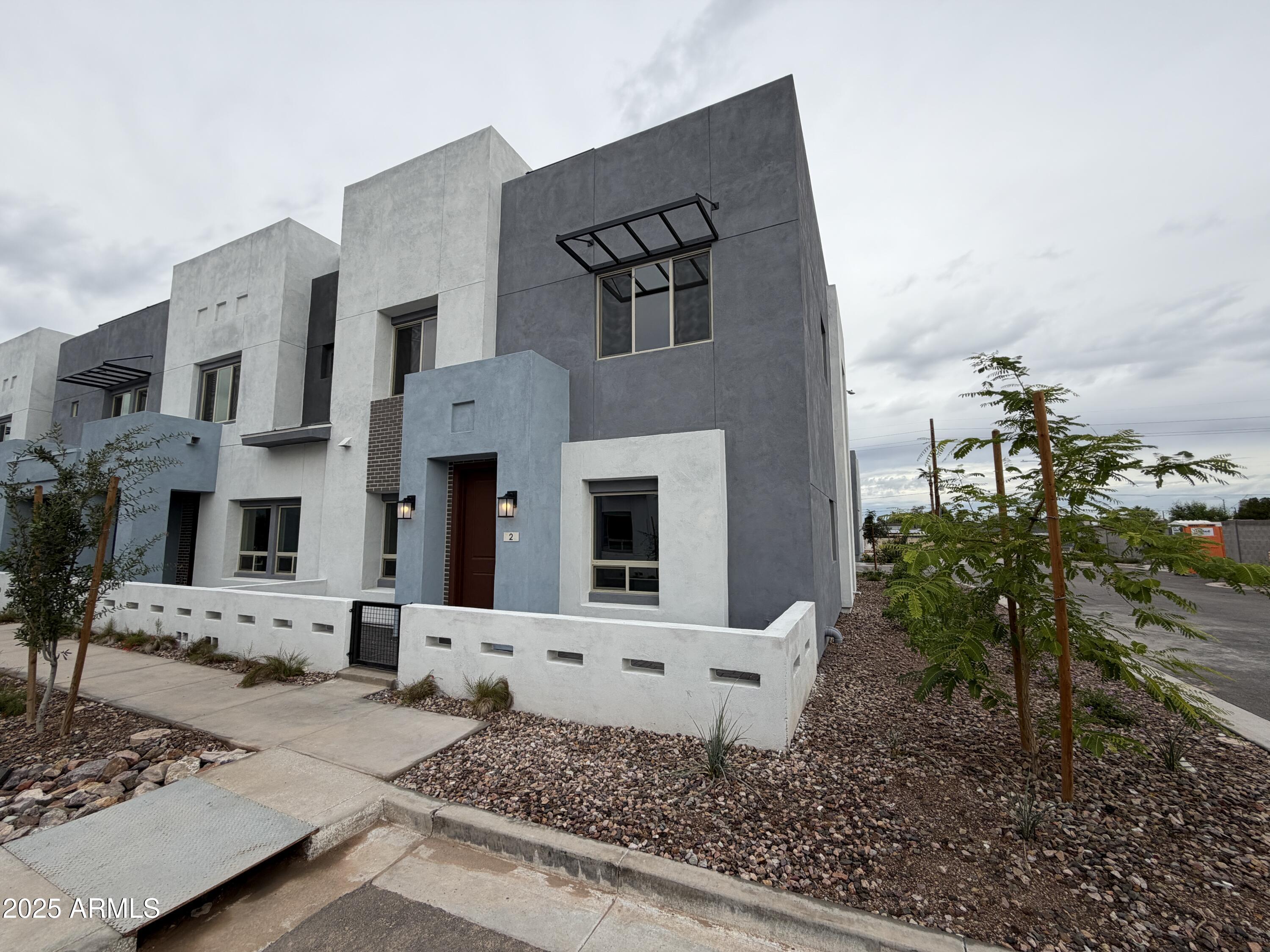 733 East Commonwealth Avenue, Unit 2 Chandler, AZ 85225 - Photo 3 of 53 IMG_0787