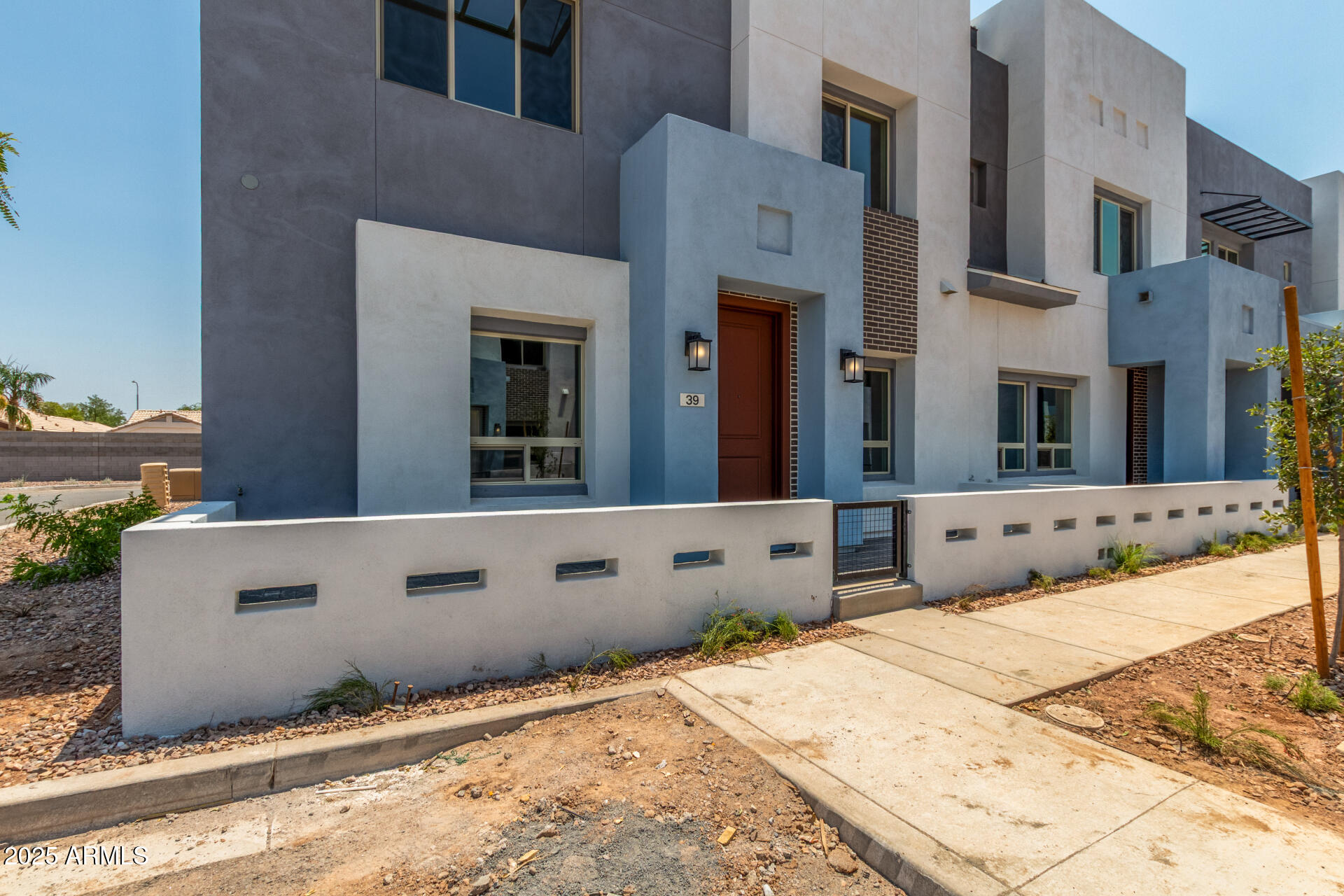 733 East Commonwealth Avenue, Unit 2 Chandler, AZ 85225 - Photo 6 of 53 2 Commonwealth