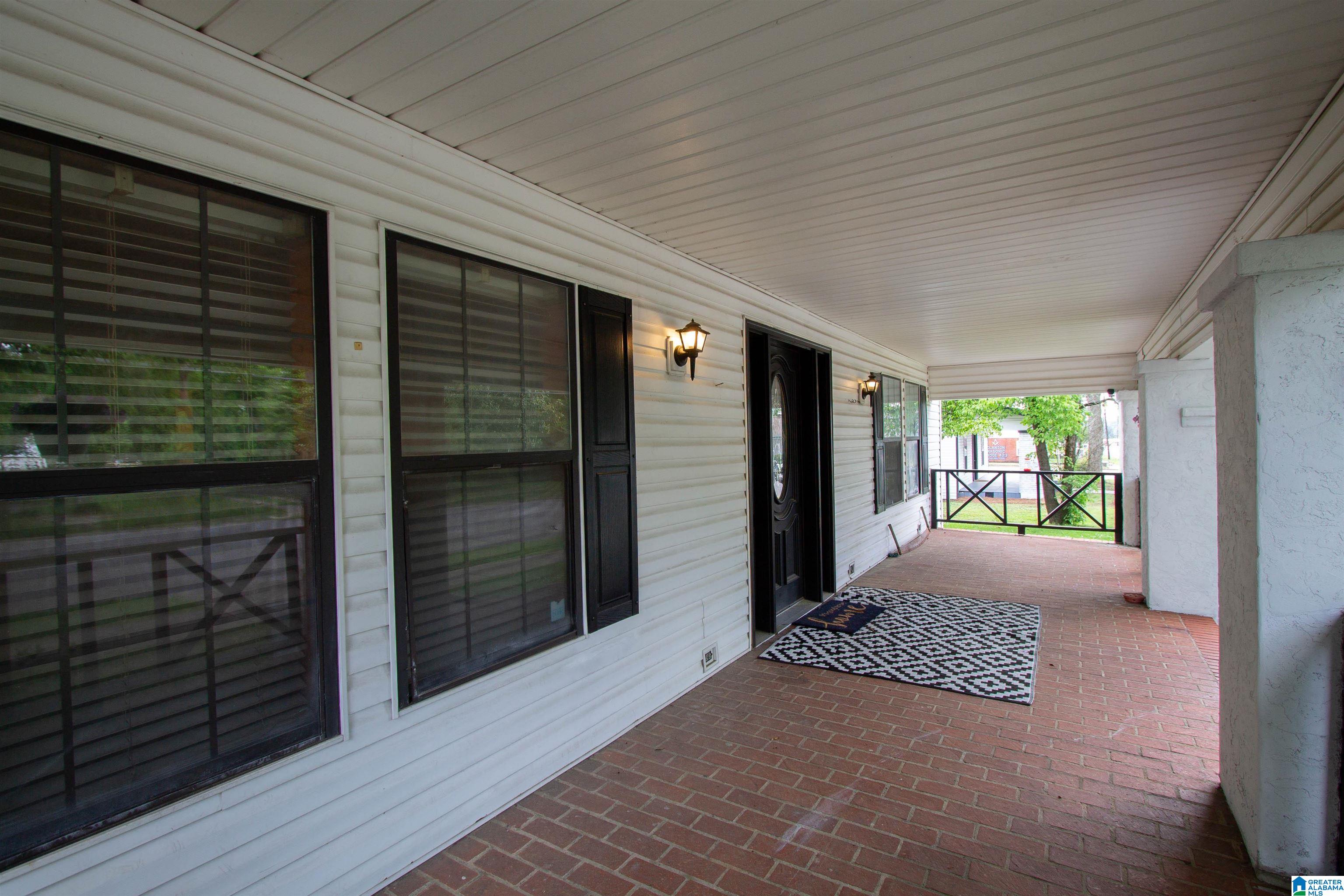 402 8th Street North Clanton, AL 35045 - Photo 3 of 32