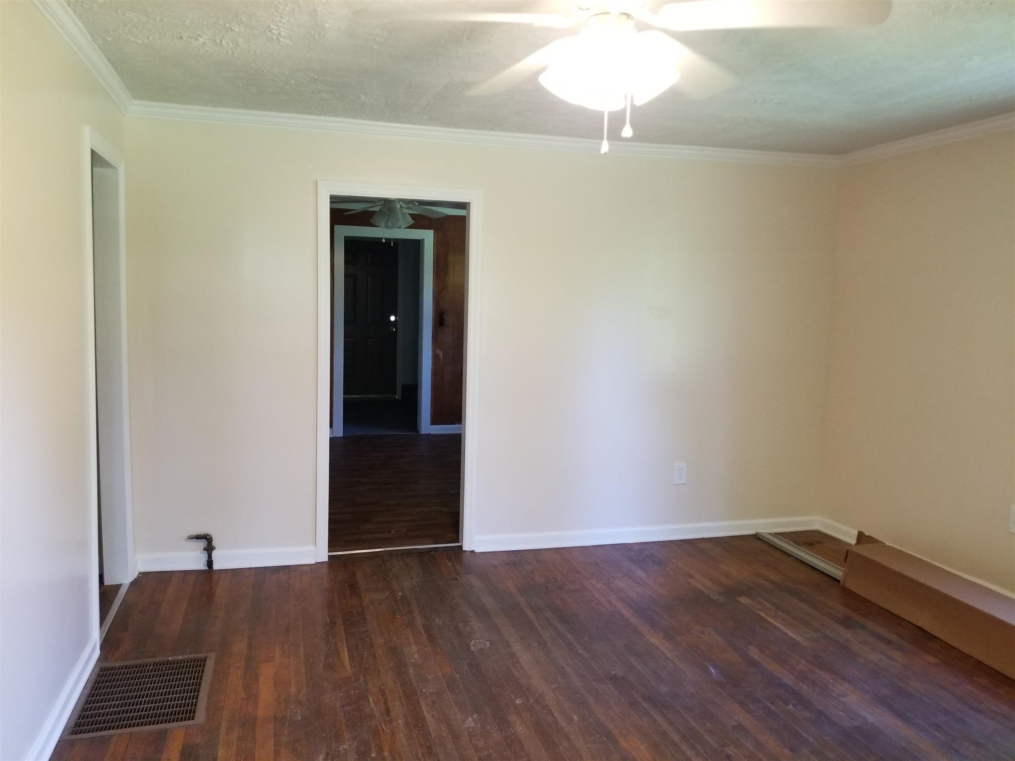 285 Buzzard Cave Road Waverly, TN 37185 - Photo 3 of 25 Living Room