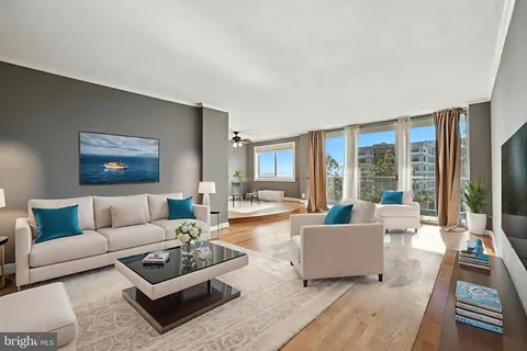 $299,999 | 2059 Huntington Avenue, Unit 707, Alexandria, VA 22303