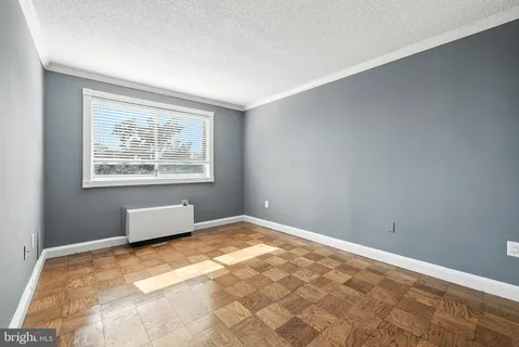 $299,999 | 2059 Huntington Avenue, Unit 707, Alexandria, VA 22303