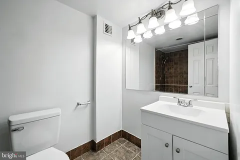 $299,999 | 2059 Huntington Avenue, Unit 707, Alexandria, VA 22303