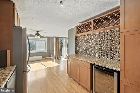 $299,999 | 2059 Huntington Avenue, Unit 707, Alexandria, VA 22303