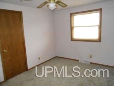 2733 18th Road Escanaba, MI 49829 - Photo 6 of 35