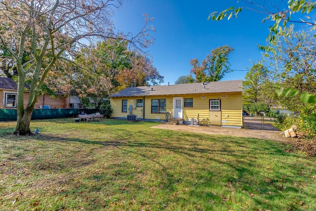 9440 Magnolia Road Frisco, TX 75033 - Photo 25 of 29 a front view of a house with a yard