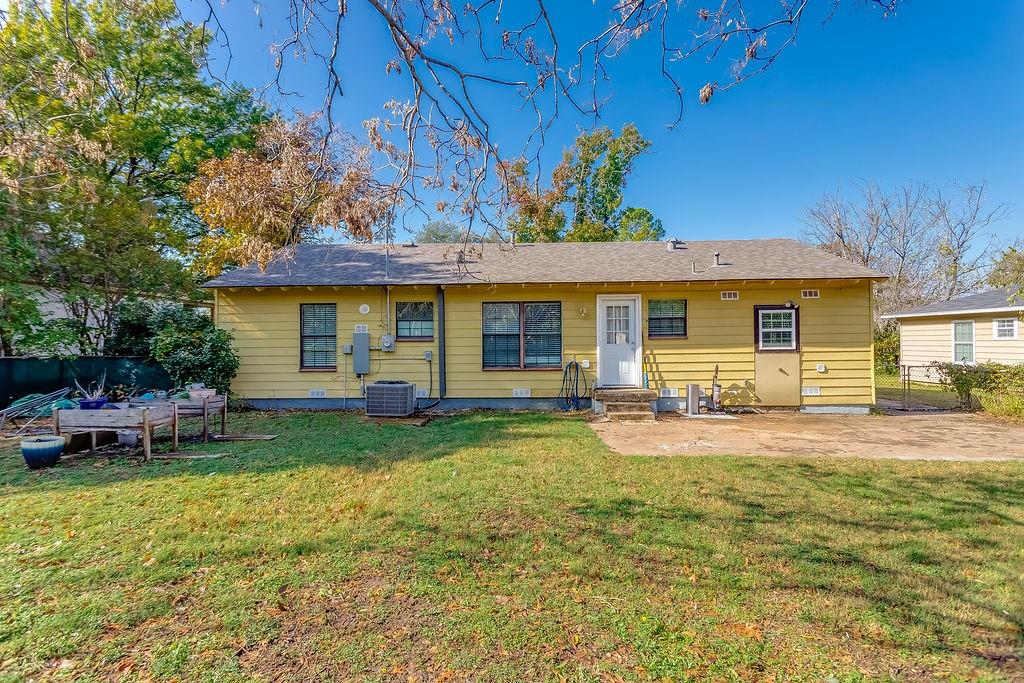 9440 Magnolia Road Frisco, TX 75033 - Photo 26 of 29 a front view of a house with a garden and patio