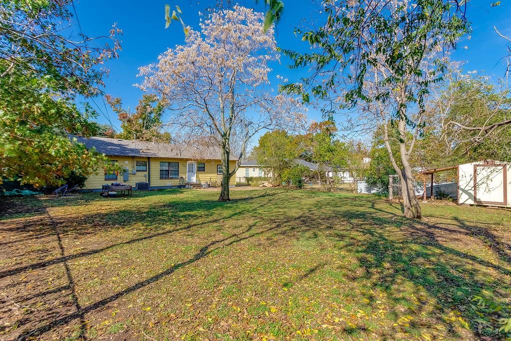 9440 Magnolia Road Frisco, TX 75033 - Photo 27 of 29 a front view of house with yard
