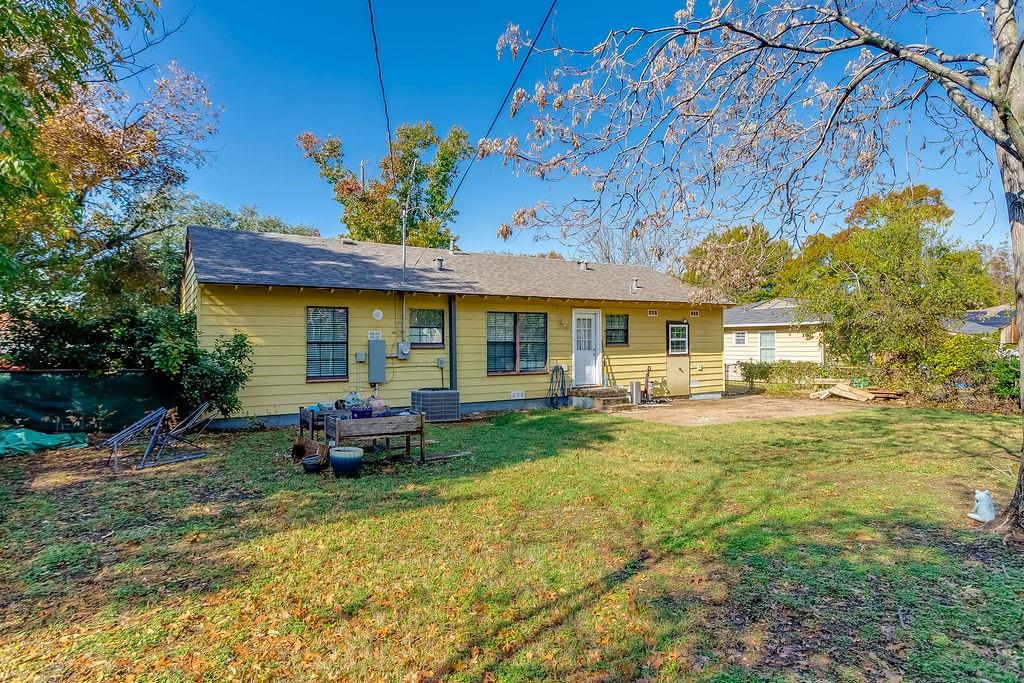9440 Magnolia Road Frisco, TX 75033 - Photo 28 of 29 a view of a house with backyard and sitting area