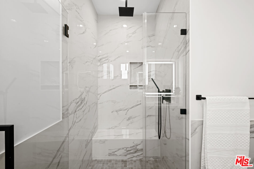 1959-2 South Preuss Road Los Angeles, CA 90034 - Photo 13 of 33