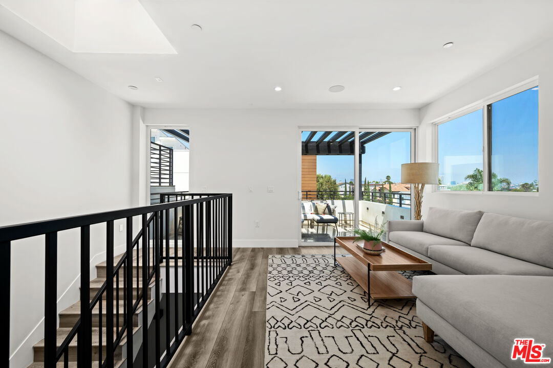 1959-2 South Preuss Road Los Angeles, CA 90034 - Photo 15 of 33