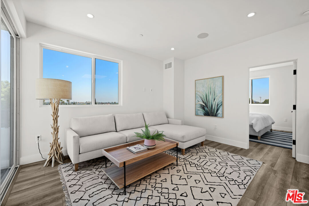 1959-2 South Preuss Road Los Angeles, CA 90034 - Photo 16 of 33