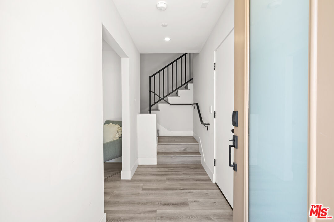 1959-2 South Preuss Road Los Angeles, CA 90034 - Photo 31 of 33