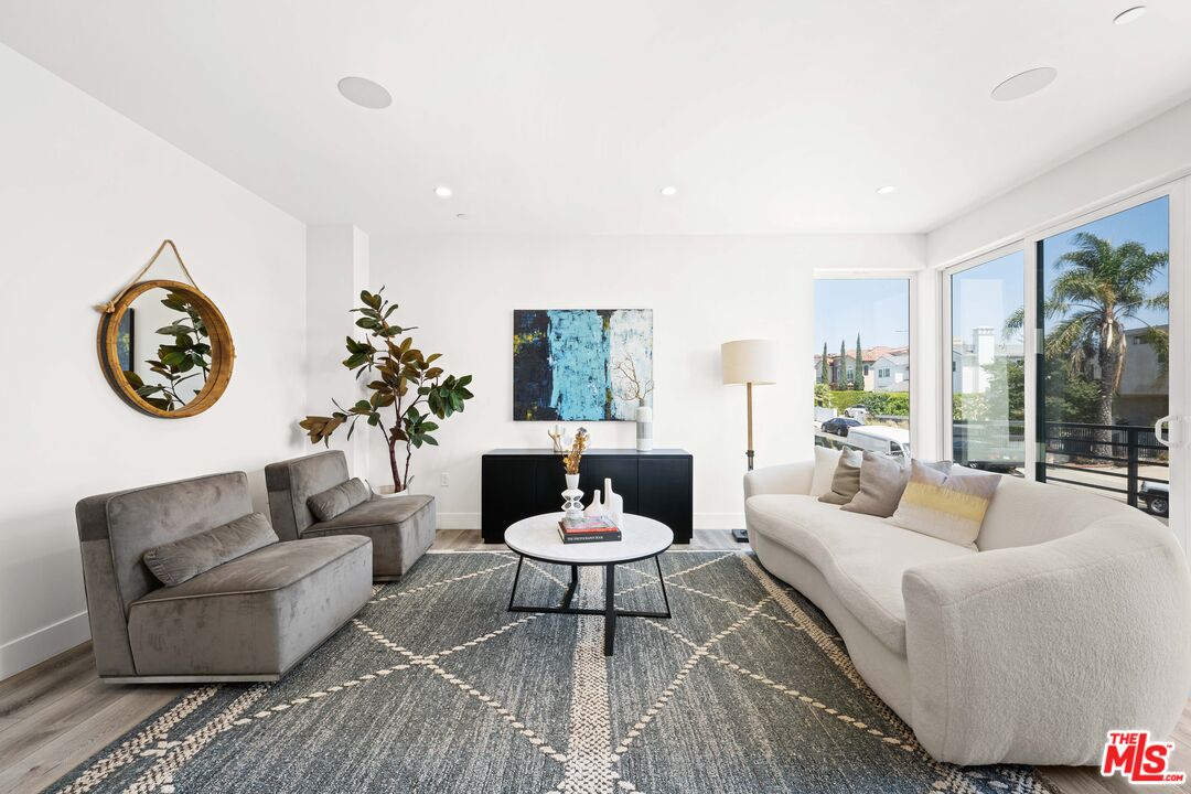 1959-2 South Preuss Road Los Angeles, CA 90034 - Photo 4 of 33