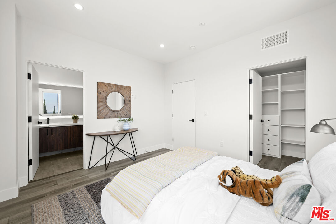 1959-2 South Preuss Road Los Angeles, CA 90034 - Photo 9 of 33