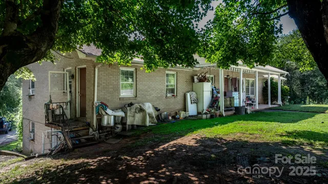 a view of a house with backyard sitting area and garden