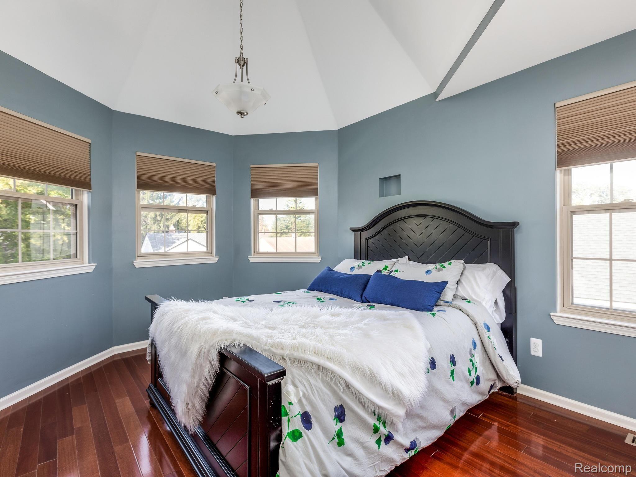3132 Inman Street Ferndale, MI 48220 - Photo 24 of 37 Bedroom 1 with dramatic high ceiling and hardwood flooring