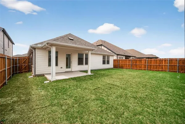 a view of a house with a backyard