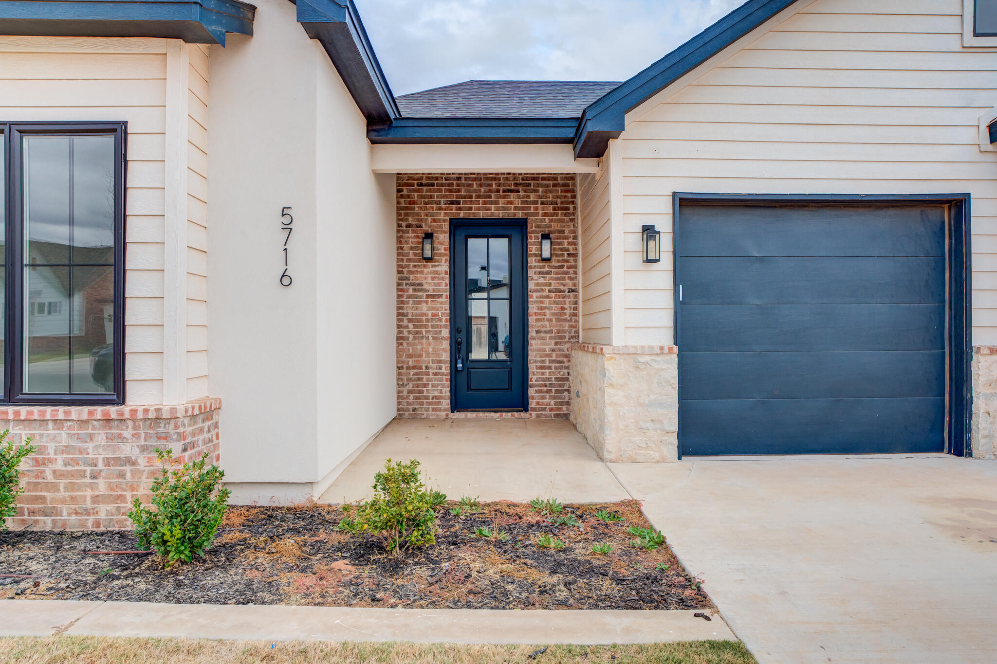 5716 119th Street Lubbock, TX 79424 - Photo 9 of 39 5716-119th-St_Lubbock-TX_38_Front-Exteri